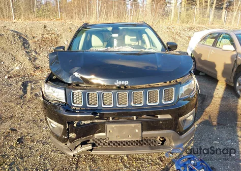 2017 Jeep New Compass Latitude 4X4 из США, поврежденный, VIN 3C4NJDBB3HT660959